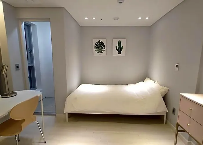 New Build So Neat & Near Park Hotel