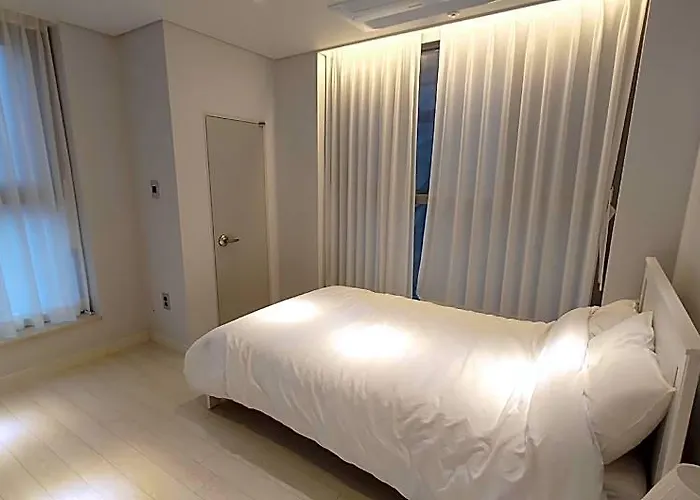 Hotel New Build So Neat & Near Park